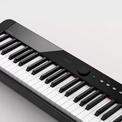 Teclado piano digital preto com 61 teclas em fundo branco