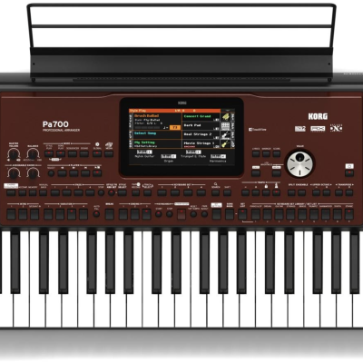 Teclado musical KORG Pa700 com teclas e ecrã digital