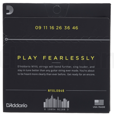 Embalagem preta de cordas de guitarra DAddario NYXL com texto e números amarelos e brancos.