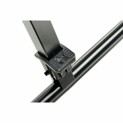 Fecho de plástico preto numa estrutura metálica preta com símbolo de âncora