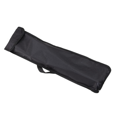 Capa preta fina com pega e fecho de velcro