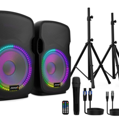 conjunto de colunas de som com microfone, cabos e suportes