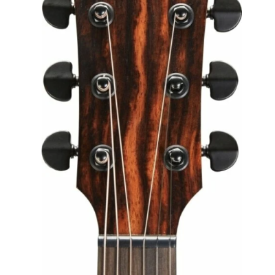 Cabeça de guitarra acústica com acabamento em madeira escura e afinadores pretos