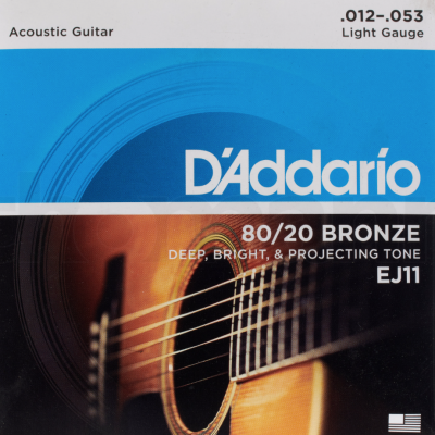 Embalagem de cordas para guitarra acústica DAddario EJ11 azul e branca com imagem de guitarra acústica marrom