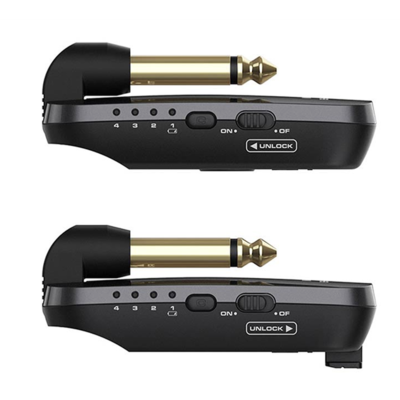 Dois dispositivos eletrónicos pretos com plugues dourados e interruptores