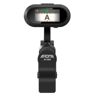 Afinador digital preto AROMA AT-800 com visor a mostrar a letra A