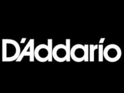 Logótipo da marca D'Addario em texto branco sobre fundo preto