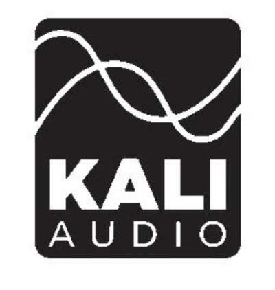 Logótipo Kali Audio em branco sobre fundo preto com linhas curvas