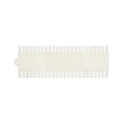 Etiqueta branca retangular com pequenas abas