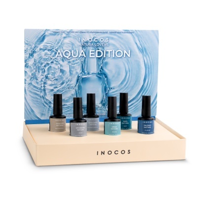 Expositor de vernizes gel azul e cinzento INOCOS Aqua Edition com imagem de água no fundo.