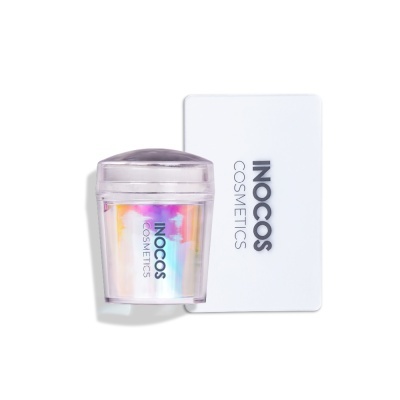 Produto cosmético Inocos Cosmetics com embalagem plástica translúcida e cartão branco