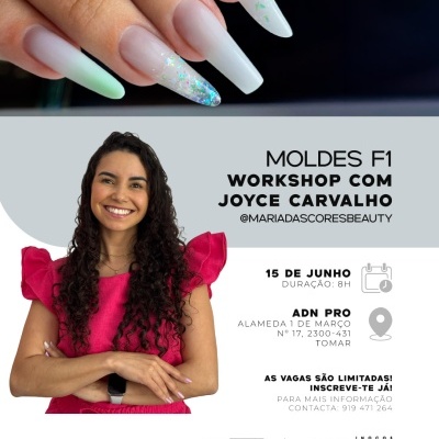 Unhas artificiais com brilho em tons nude e branco e imagem de mulher sorridente abaixo com texto de workshop