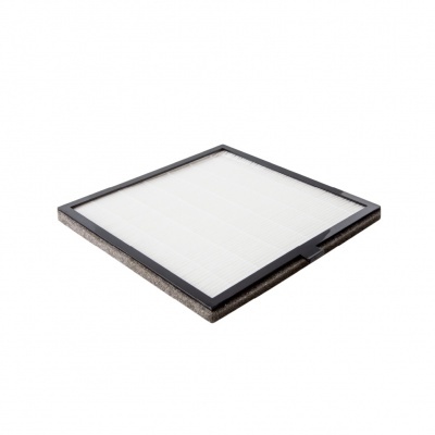 Filtro quadrado para ar com estrutura preta e painel branco pregueado com espuma cinzenta nas bordas