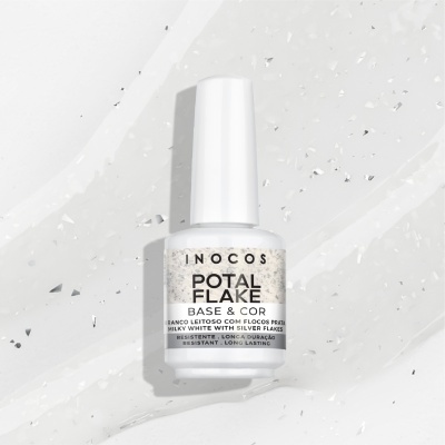 Verniz de unhas branco com flocos prateados em frasco branco sobre fundo branco com partículas prateadas