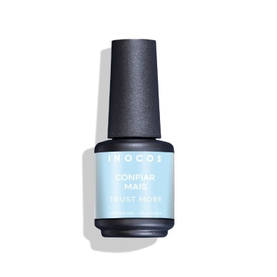 Frasco de verniz gel para unhas da marca INOCOS com rótulo azul claro e tampa preta.