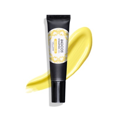 Tubo de gel amarelado para unhas da INOCOS com mancha do gel ao lado
