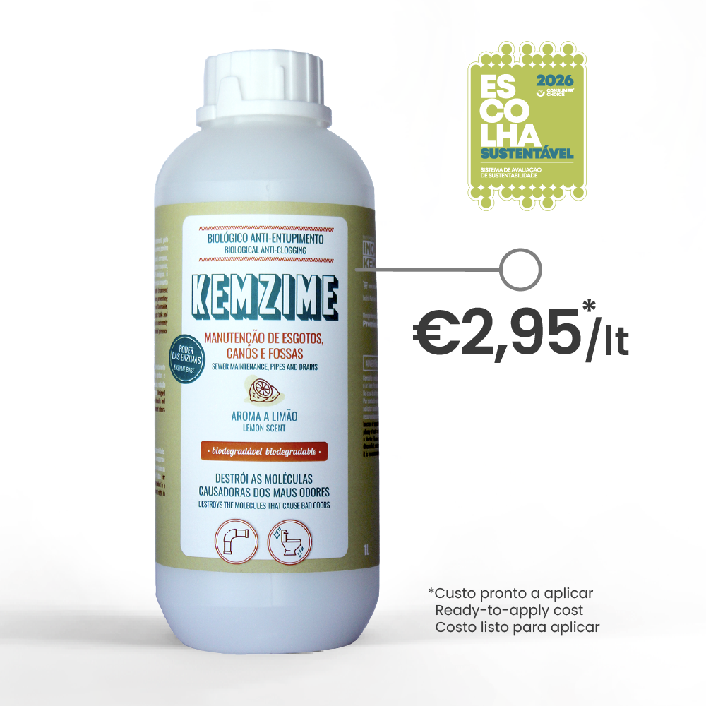Biológico anti entupimento de esgotos - KEMZIME Frasco de plástico branco de produto anti-entupimento KEMZIME com rótulo verde claro e texto em português, preço e selo sustentável