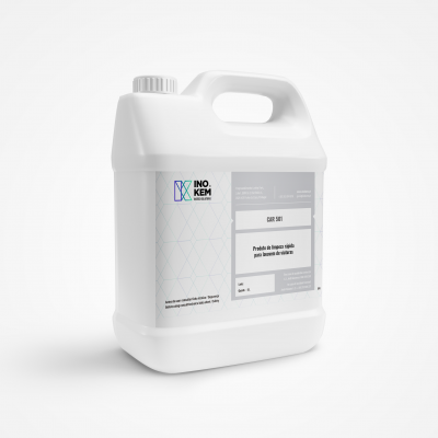 Garrafão branco de plástico com rótulo e tampa de rosca