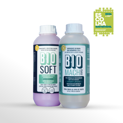 Dois frascos de detergentes para roupa BIO SOFT e BIO MACH em fundo branco.