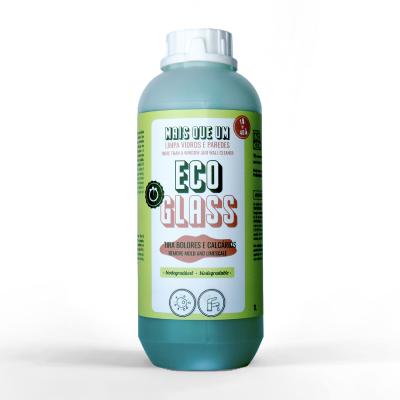 Frasco azul com rótulo verde de produto de limpeza ECO GLASS