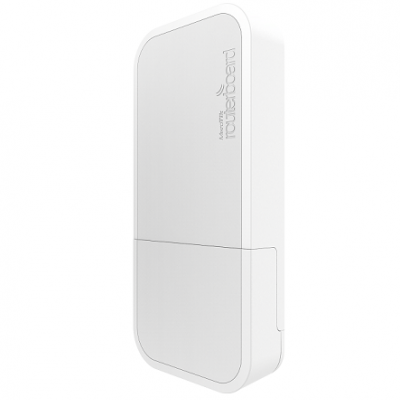 Dispositivo branco retangular com escrita 'Advanced routerboard'.