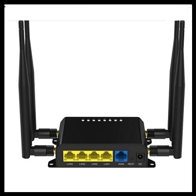 roteador preto com quatro portas LAN amarelas, uma porta WAN azul e quatro antenas externas