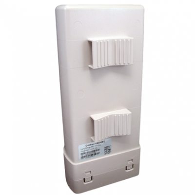 Dispositivo eletrônico branco com presilhas e etiqueta com texto e código QR