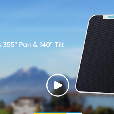 Câmara de segurança branca Reolink montada numa parede com painel solar e texto promocional