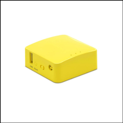 Carregador portátil amarelo com portas e botões