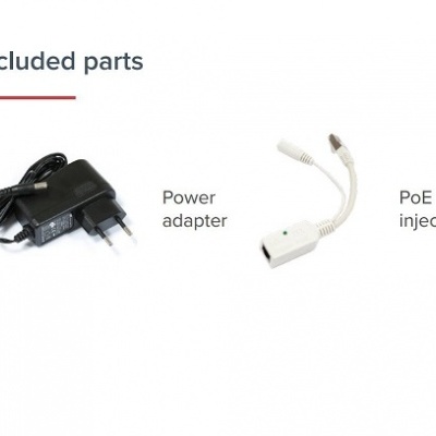adaptador de energia e injetor PoE com etiquetas em fundo branco