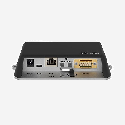 Dispositivo MicroTik com portas Ethernet e serial vista traseira