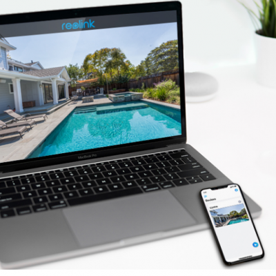 Laptop e smartphone com interface do aplicativo Reolink e texto promocional em fundo branco