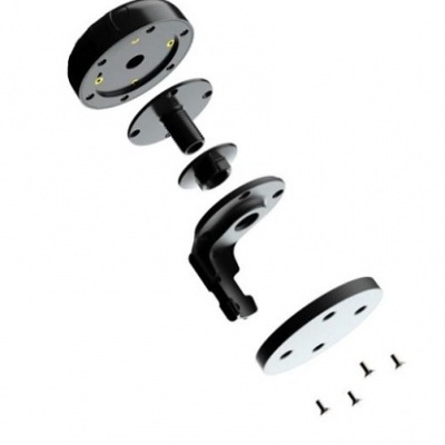 Peças de montagem pretas com parafusos sobre fundo branco