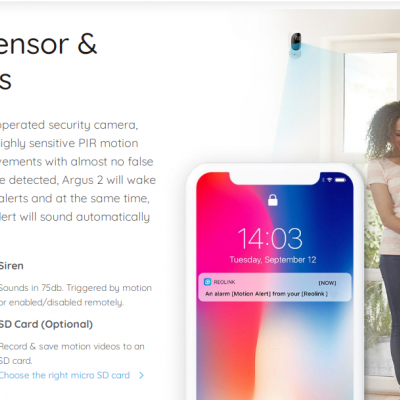 Mulher e criança próximo a porta aberta em sala com smartphone mostrando notificações e descrição de dispositivo Argus 2