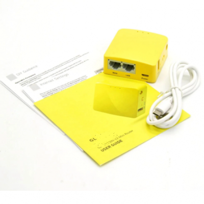 Dispositivo de rede amarelo com cabo USB branco e manuais
