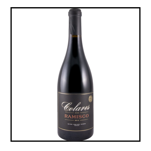Colares Ramisco - Fundação Oriente - Tinto 75cl (2012) Garrafa de vinho tinto Colares Ramisco 2012 com rótulo preto