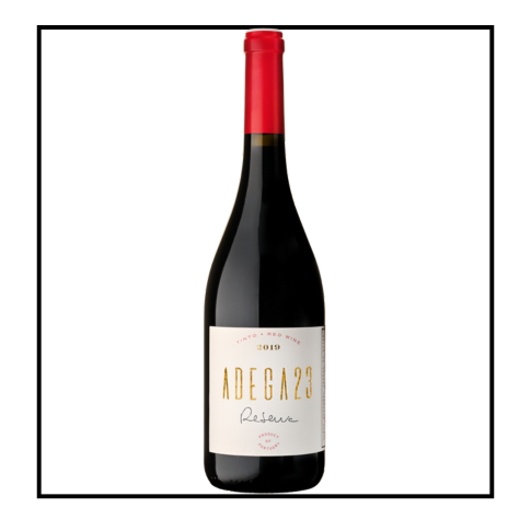 Adega 23 Reserva - Adega 23 - Tinto 75cl (2020) Garrafa de vinho tinto com rótulo branco e tampa vermelha