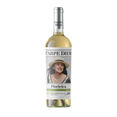 Garrafa de vinho branco Carpe Diem Floricica 2025 com rótulo e fotografia de mulher