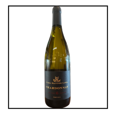 Garrafa de vinho branco Chardonnay com rótulo preto e texto dourado