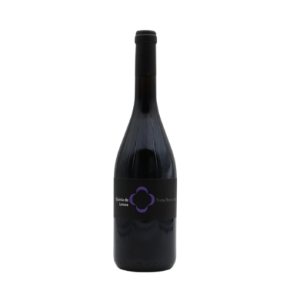 Garrafa de vinho tinto com rótulo preto e símbolo roxo