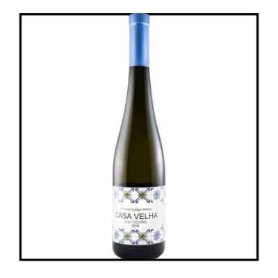 Garrafas de vinho branco Casa Velha com rótula azul e padrão azul e amarelo