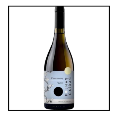 Garrafa de vinho branco com rótulo azul claro e branco, texto 'Chardonnay', 'Colheita Branco', 'Folhas Caídas'.