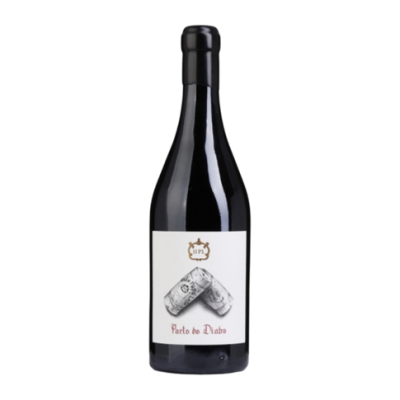 Garrafa de vinho tinto com rótulo branco e texto Parto do Diabo