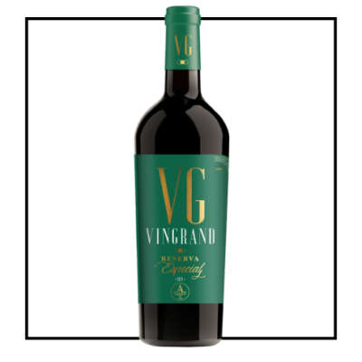 Garrafa de vinho tinto com rótulo verde e texto VG VINGRAND RESERVA Especial.