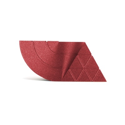 Produto emborrachado vermelho com padrão circular e triangular