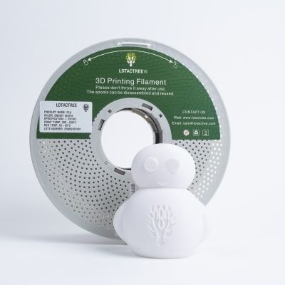 Filamento para impressão 3D da marca LOTACTREE com objeto branco em relevo em fundo branco