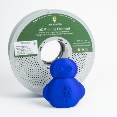 Rolo de filamento para impressão 3D cinza com figura azul impressa em 3D