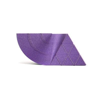 Objeto modular roxo com padrão triangular e textura rugosa