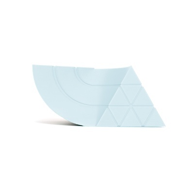 Peças de plástico azul claro em formas triangulares e semicirculares sobre fundo branco