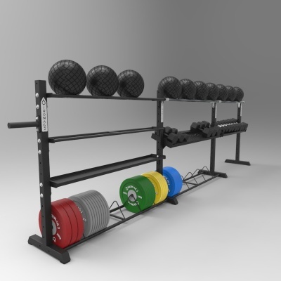 Estrutura metálica preta com bolas medicinais, halteres e pratos de pesos coloridos